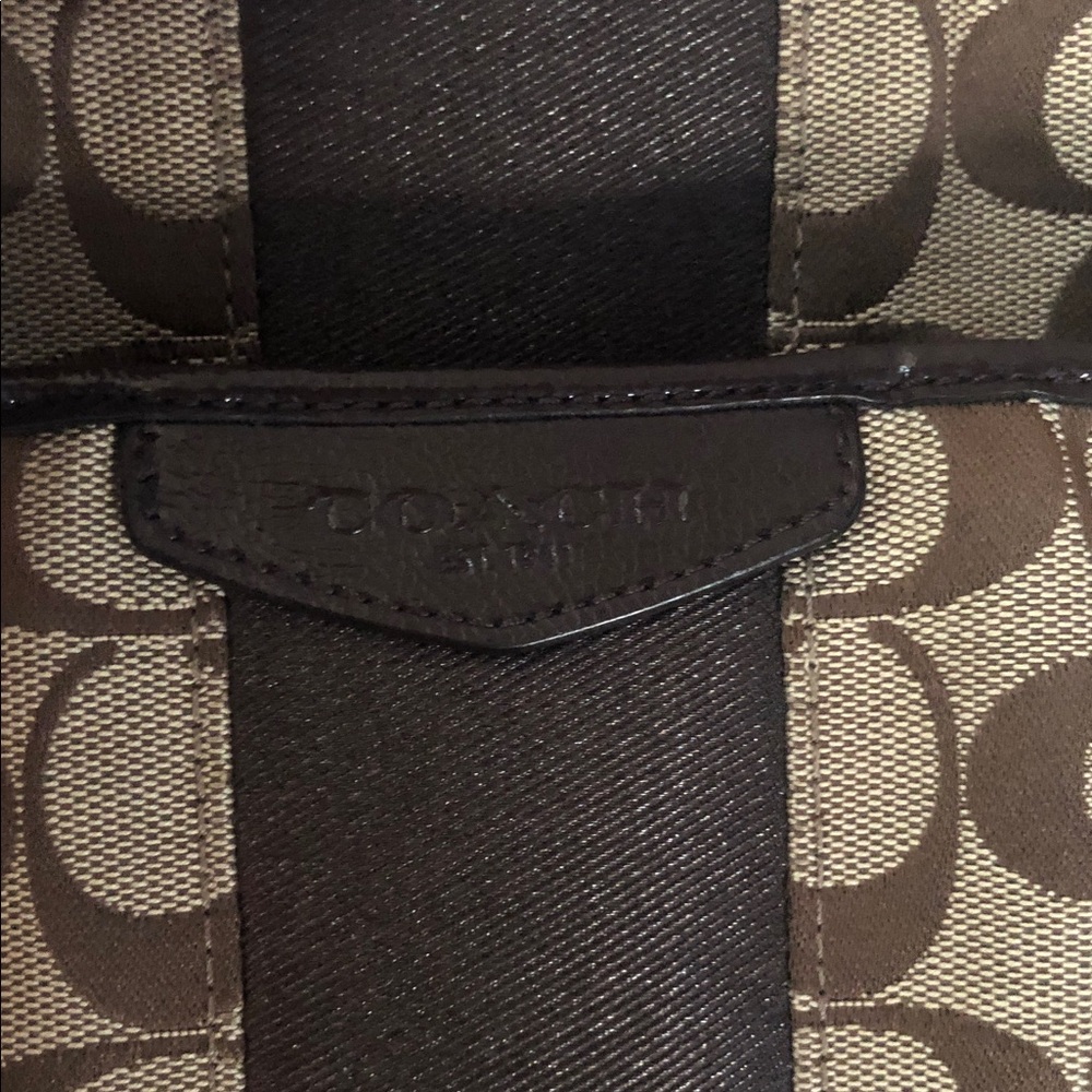 Coach signature Brown and Tan Shoulder Bag - Picture 2 of 8